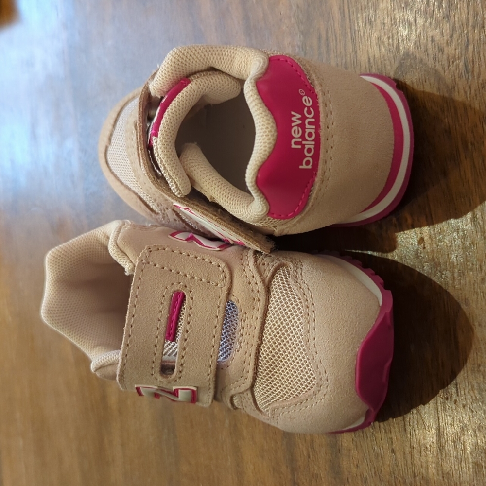 NWOT New Balance 373 toddler, pink, size 6